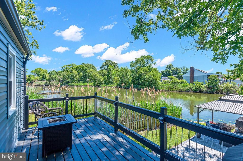 Image 38 of property listing at 2412 JARSEY AVE, Baltimore, MD 21219