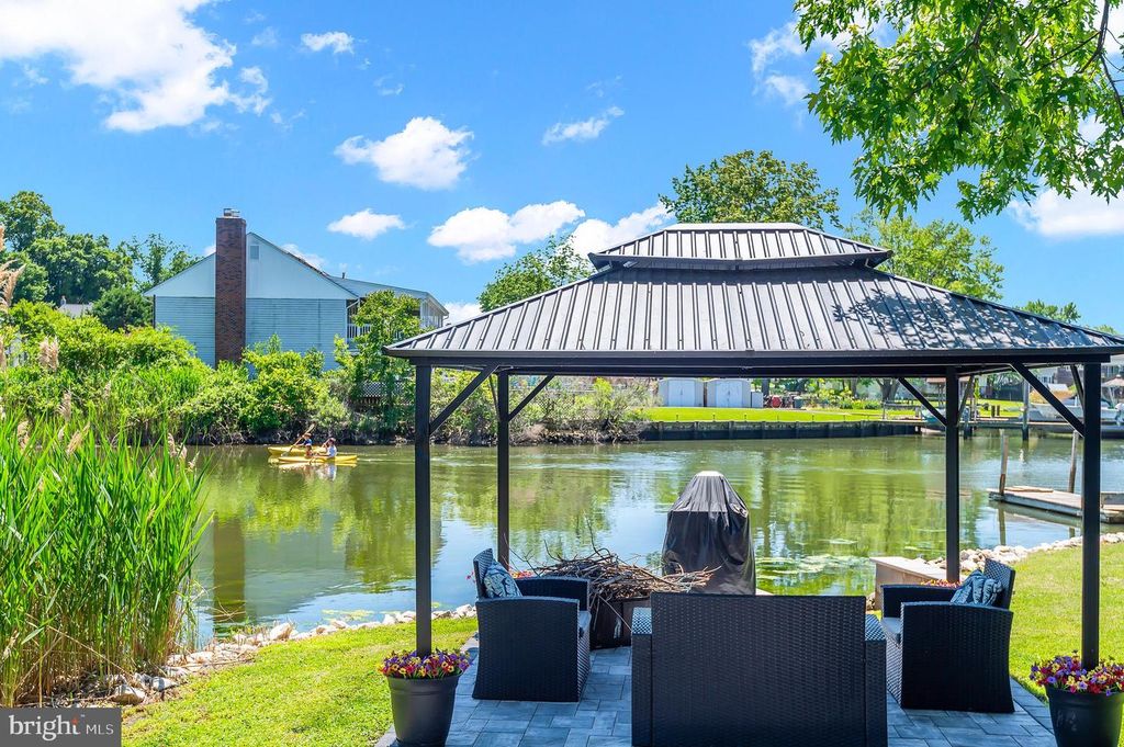 Image 41 of property listing at 2412 JARSEY AVE, Baltimore, MD 21219