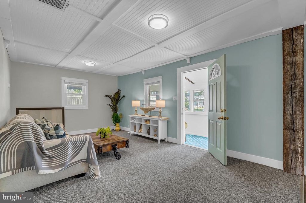 Image 6 of property listing at 2412 JARSEY AVE, Baltimore, MD 21219