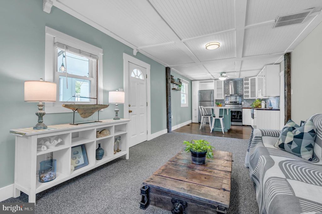 Image 8 of property listing at 2412 JARSEY AVE, Baltimore, MD 21219