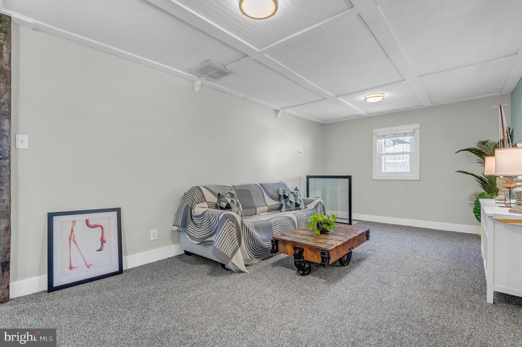 Image 9 of property listing at 2412 JARSEY AVE, Baltimore, MD 21219