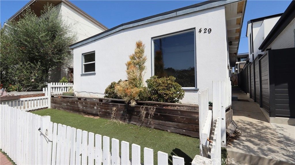 429 28th St., Hermosa Beach, CA 90254