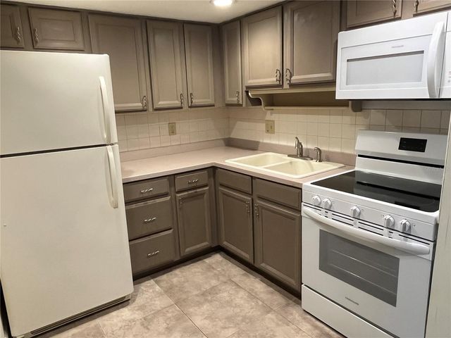 870 VIRGINIA STREET 111, Dunedin, FL 34698