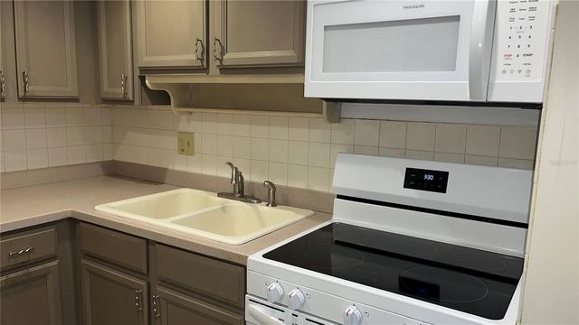 870 VIRGINIA STREET 111, Dunedin, FL 34698