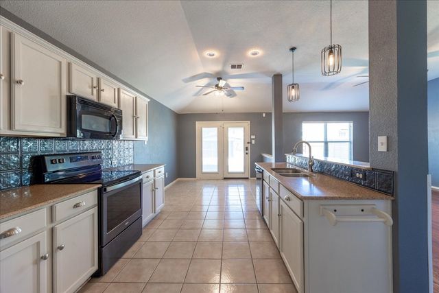 10356 Bradshaw Drive, Fort Worth, TX 76108