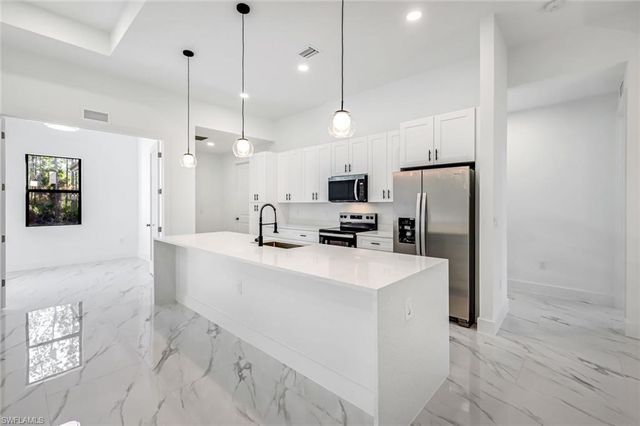 2113 Grayson AVE, Alva, FL 33920