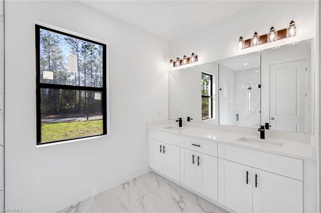 2113 Grayson AVE, Alva, FL 33920