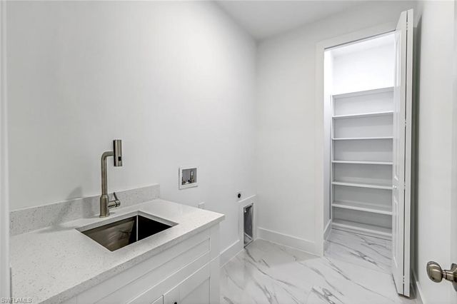 2113 Grayson AVE, Alva, FL 33920