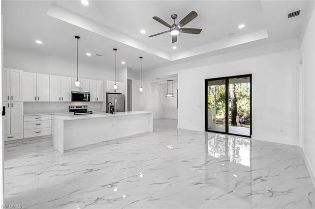 2113 Grayson AVE, Alva, FL 33920