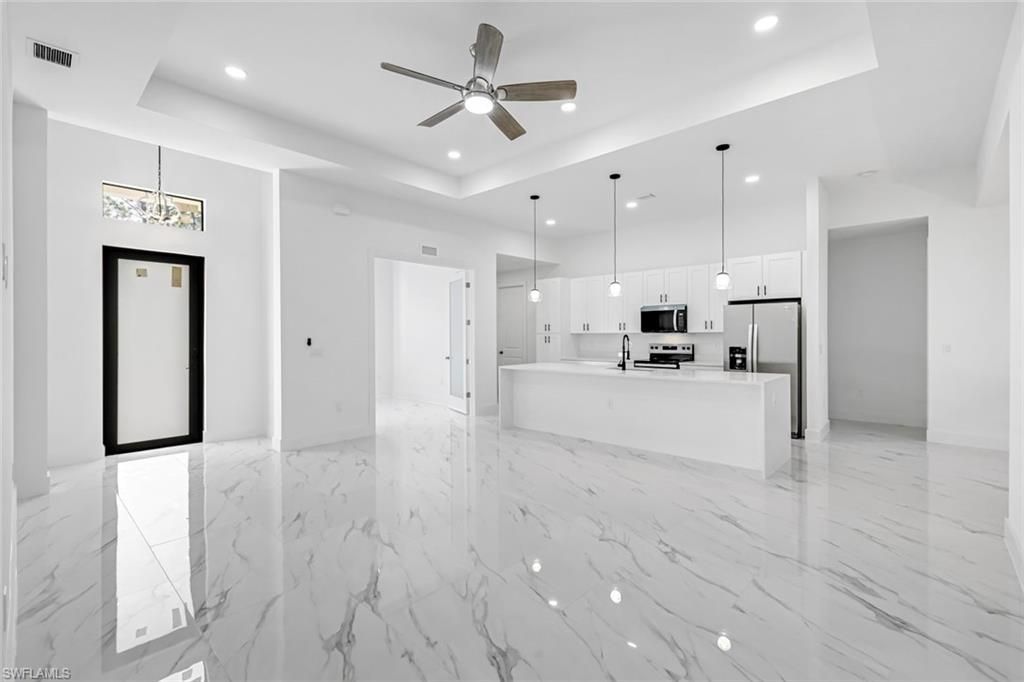 2113 Grayson AVE, Alva, FL 33920