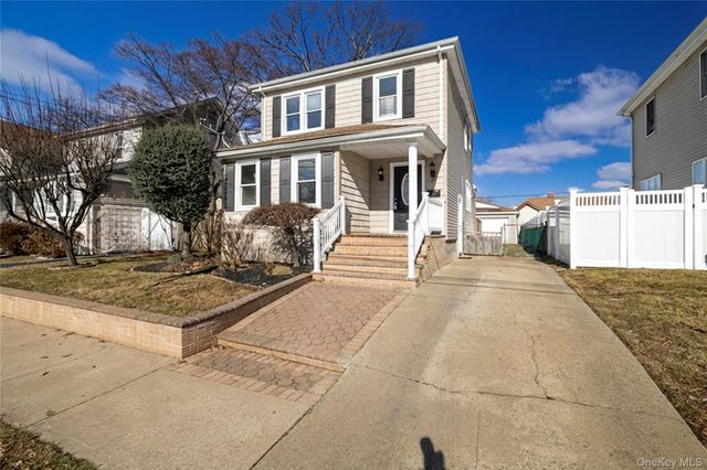 101 Harris Avenue, Freeport, NY 11520