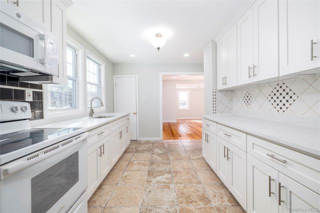 101 Harris Avenue, Freeport, NY 11520