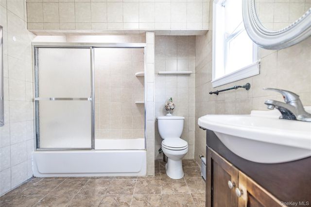 101 Harris Avenue, Freeport, NY 11520