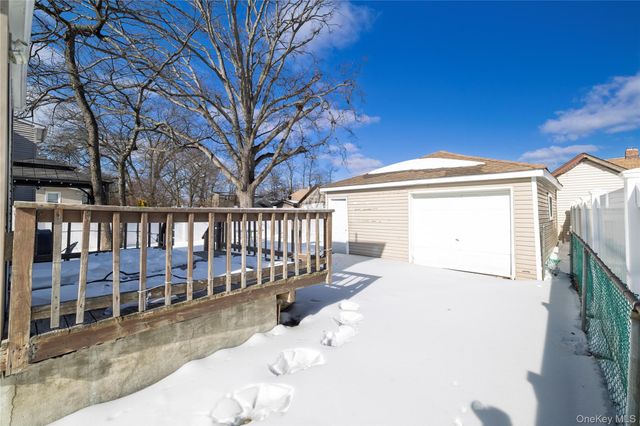 101 Harris Avenue, Freeport, NY 11520