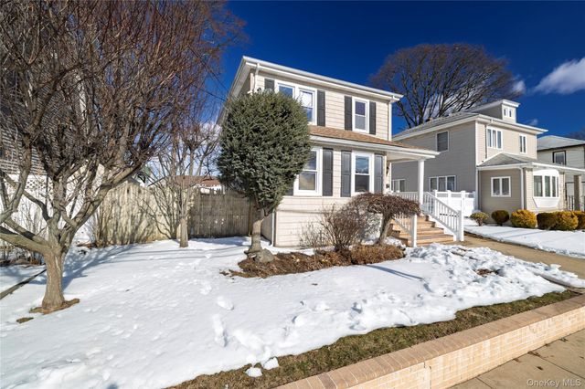 101 Harris Avenue, Freeport, NY 11520