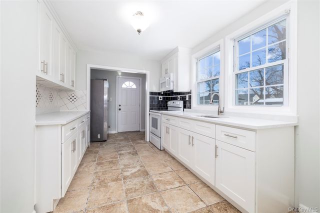 101 Harris Avenue, Freeport, NY 11520