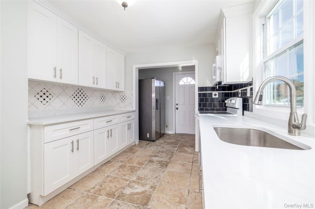 101 Harris Avenue, Freeport, NY 11520