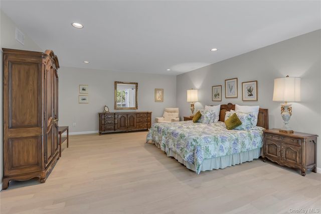 6 Gerriet Court, Northport, NY 11768