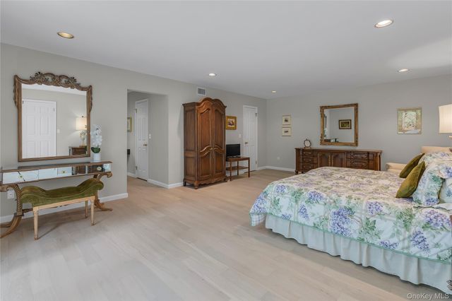 6 Gerriet Court, Northport, NY 11768