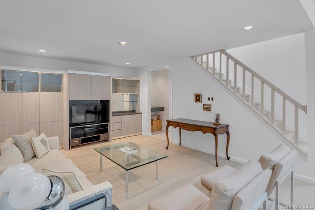 6 Gerriet Court, Northport, NY 11768