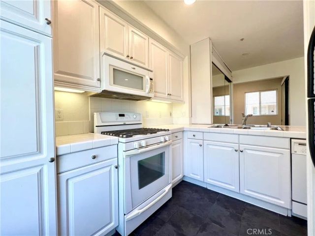 6020 Seabluff Drive 402, Playa Vista, CA 90094