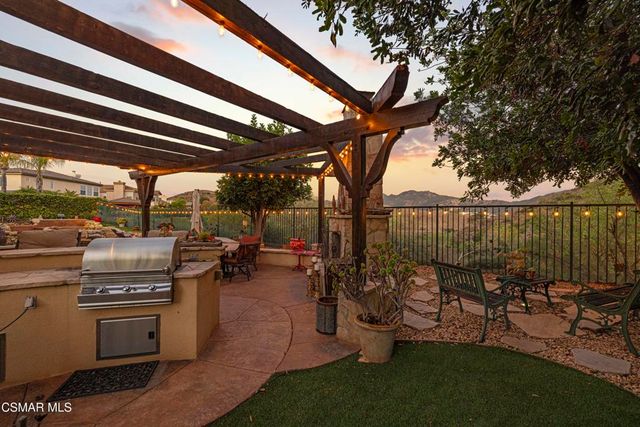 3170 Heavenly Ridge Street, Thousand Oaks, CA 91362