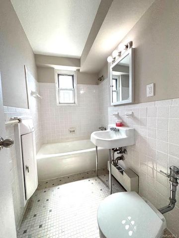 8900 170th Street 7D, Jamaica, NY 11432