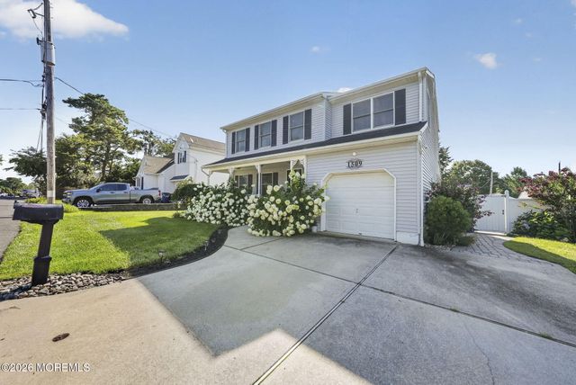 1509 Spray Avenue, Beachwood, NJ 08722