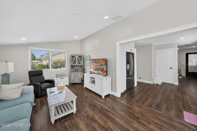 1509 Spray Avenue, Beachwood, NJ 08722