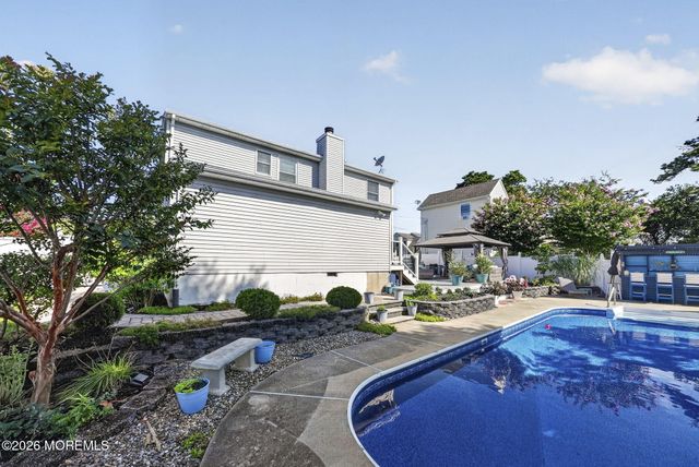 1509 Spray Avenue, Beachwood, NJ 08722