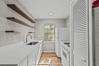 1927 Ave M 1/2 4, Galveston, TX 77550