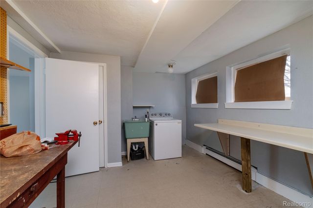 29046 Lorraine Avenue, Warren, MI 48093