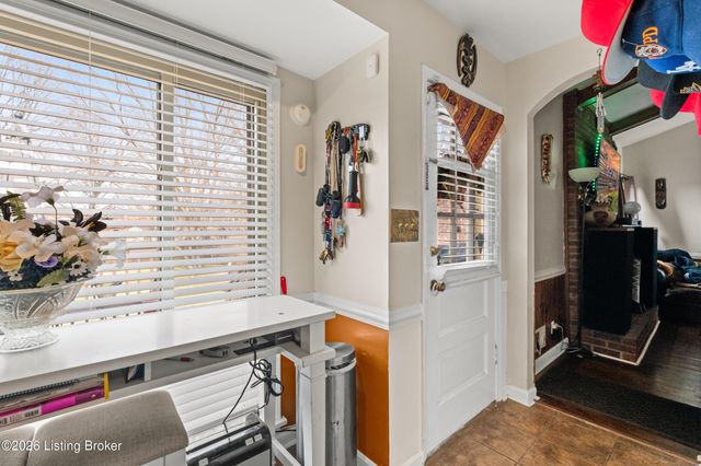 3212 Summerfield Dr, Louisville, KY 40220