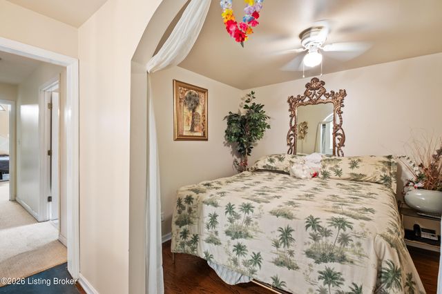 3212 Summerfield Dr, Louisville, KY 40220