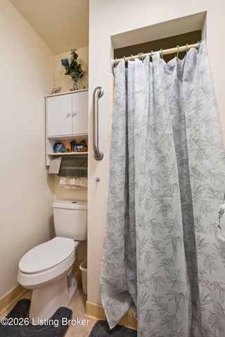 3212 Summerfield Dr, Louisville, KY 40220