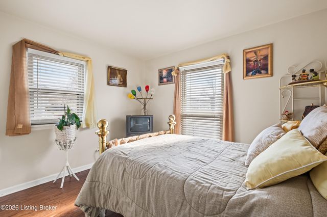 3212 Summerfield Dr, Louisville, KY 40220