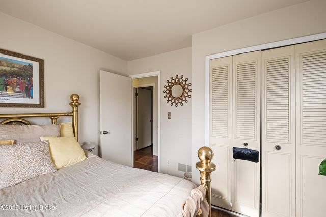 3212 Summerfield Dr, Louisville, KY 40220