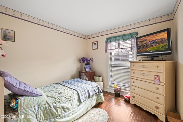 3212 Summerfield Dr, Louisville, KY 40220