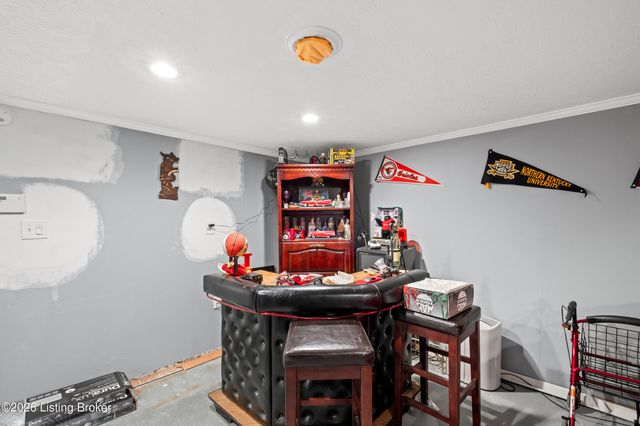 3212 Summerfield Dr, Louisville, KY 40220