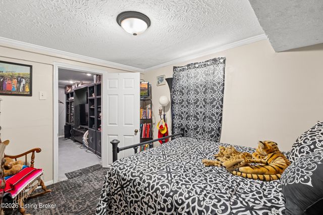 3212 Summerfield Dr, Louisville, KY 40220