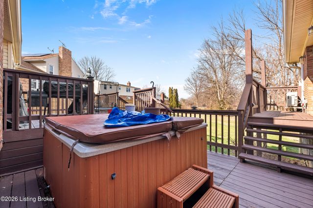 3212 Summerfield Dr, Louisville, KY 40220