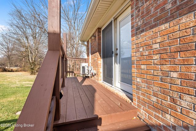 3212 Summerfield Dr, Louisville, KY 40220