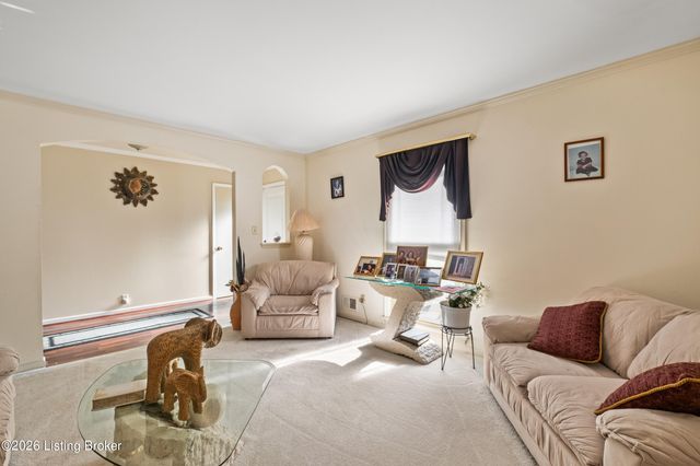 3212 Summerfield Dr, Louisville, KY 40220