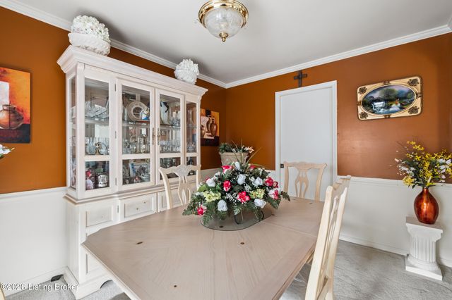 3212 Summerfield Dr, Louisville, KY 40220