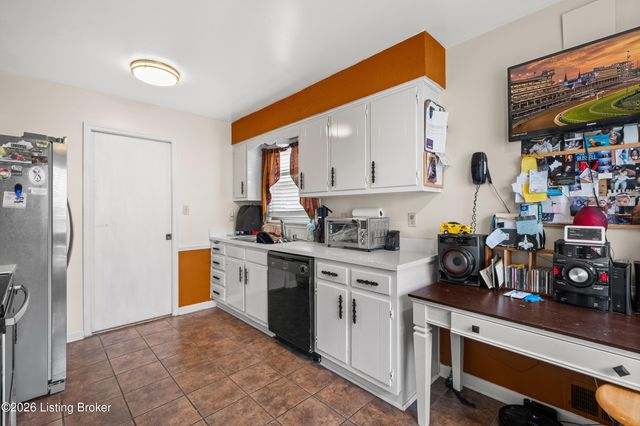 3212 Summerfield Dr, Louisville, KY 40220