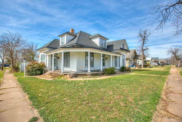 801 N 9th Street, Ballinger, TX 76821