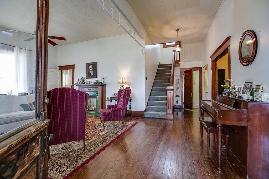 Image 7 of property listing at 801 N 9th Street, Ballinger, TX 76821