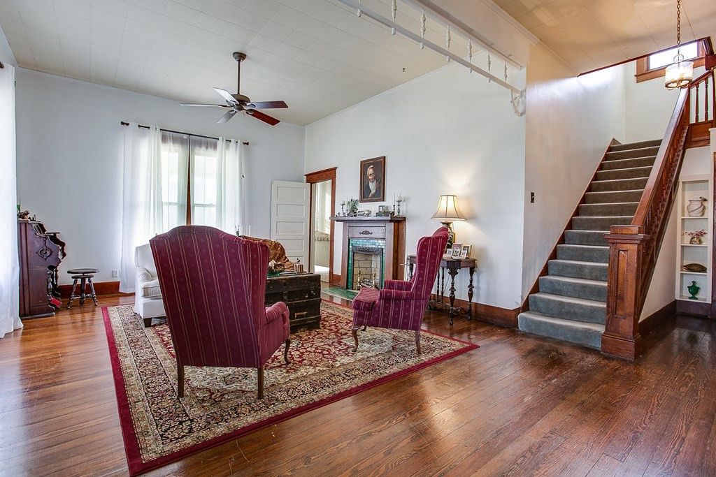 Image 8 of property listing at 801 N 9th Street, Ballinger, TX 76821