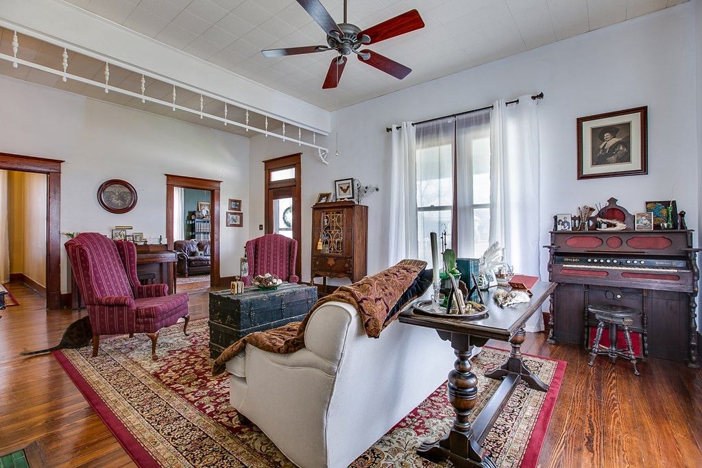 Image 9 of property listing at 801 N 9th Street, Ballinger, TX 76821