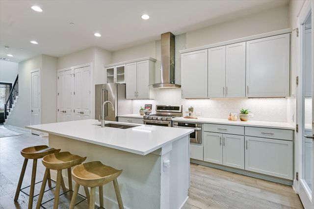 4323 Spicewood Springs RD 10, Austin, TX 78759